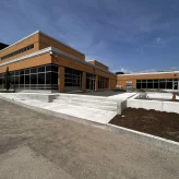 UQAR Création escalier en béton et bacs a fleurs